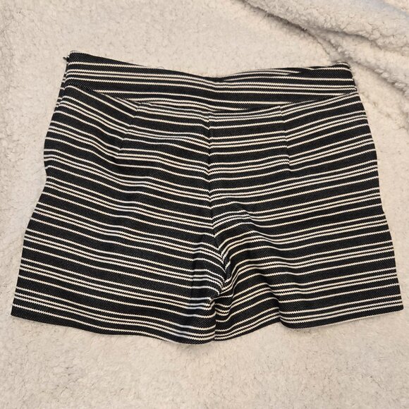 Kenar Womens Shorts BLACK WHITE Geometric Print Mid Rise Chino-Side Zip-Size 10 - Picture 2 of 8